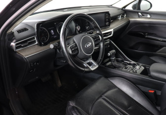 Подержанный автомобиль Kia K5 2021 года (9 фото)