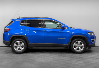 Подержанный автомобиль Jeep Compass 2018 года (4 фото)