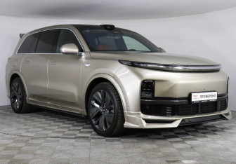 Подержанный автомобиль LiXiang L9 2023 года (3 фото)