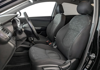 Подержанный автомобиль Kia Rio Sedan 2016 года (20 фото)