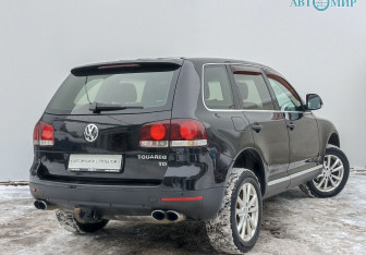 Подержанный автомобиль Volkswagen Touareg 2008 года (5 фото)