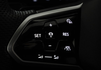 Подержанный автомобиль Volkswagen Touareg 2022 года (15 фото)