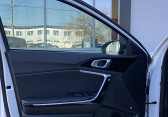 Подержанный автомобиль Kia Ceed Wagon 2021 года (23 фото)