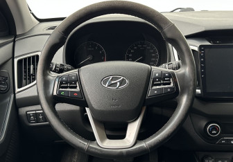 Подержанный автомобиль Hyundai Creta 2018 года (12 фото)