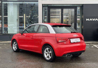 Подержанный автомобиль Audi A1 2012 года (7 фото)