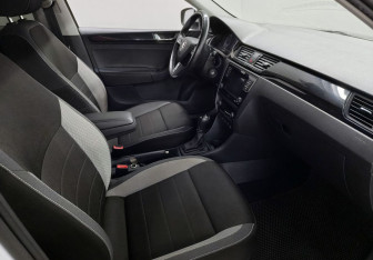 Подержанный автомобиль Skoda Rapid Liftback 2019 года (10 фото)