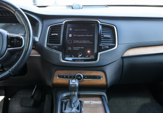 Подержанный автомобиль Volvo XC90 2017 года (15 фото)