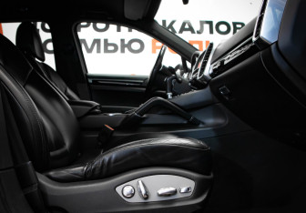 Подержанный автомобиль Porsche Cayenne 2011 года (28 фото)