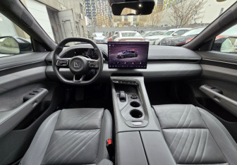 Подержанный автомобиль Zeekr 001 2024 года (8 фото)