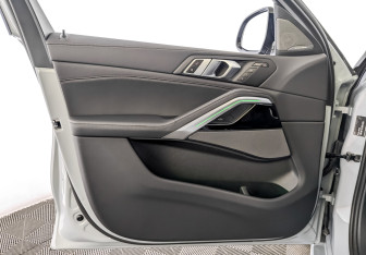 Подержанный автомобиль BMW X6 2024 года (19 фото)