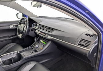 Подержанный автомобиль Lexus CT 2013 года (11 фото)