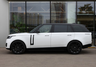 Подержанный автомобиль Land Rover Range Rover 2025 года (8 фото)