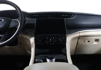 Подержанный автомобиль Jeep Grand Cherokee 2023 года (14 фото)