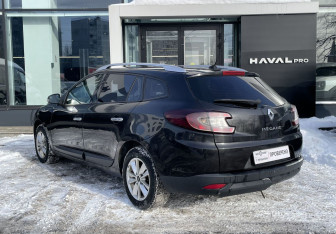Подержанный автомобиль Renault Megane Wagon 2010 года (7 фото)