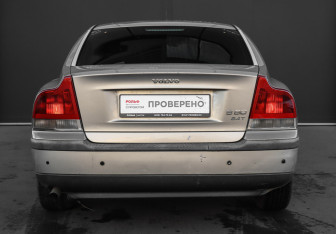 Подержанный автомобиль Volvo S60 2002 года (6 фото)