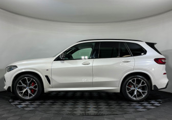 Подержанный автомобиль BMW X5 2021 года (5 фото)
