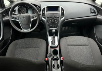 Подержанный автомобиль Opel Astra Hatchback 2012 года (11 фото)