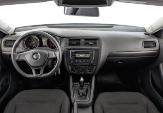 Подержанный автомобиль Volkswagen Jetta Sedan 2015 года (14 фото)