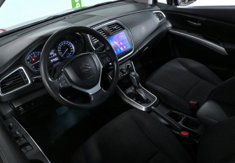 Подержанный автомобиль Suzuki SX4 Hatchback 2016 года (7 фото)