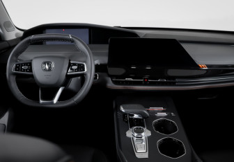 Подержанный автомобиль Changan UNI-K 2023 года (12 фото)