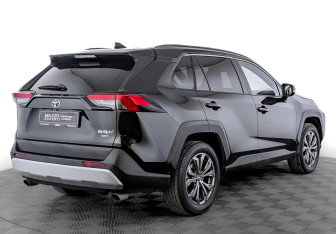 Подержанный автомобиль Toyota RAV4 2024 года (5 фото)