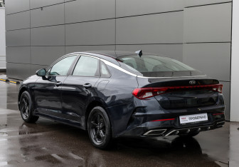 Подержанный автомобиль Kia K5 2021 года (7 фото)