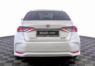 Подержанный автомобиль Toyota Corolla Sedan 2022 года (6 фото)