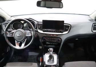 Подержанный автомобиль Kia Ceed Wagon 2019 года (13 фото)