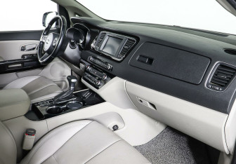 Подержанный автомобиль Kia Carnival 2019 года (7 фото)