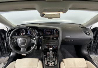 Подержанный автомобиль Audi RS 5 Coupe 2010 года (13 фото)