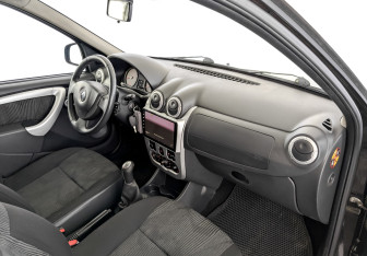 Подержанный автомобиль Renault Logan Sedan 2013 года (11 фото)