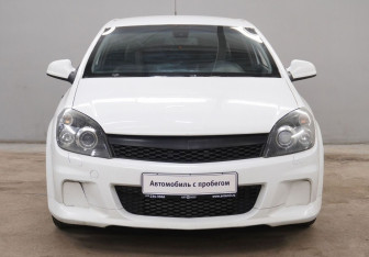 Подержанный автомобиль Opel Astra Hatchback 2010 года (2 фото)