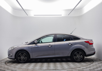 Подержанный автомобиль Ford Focus Sedan 2011 года (8 фото)