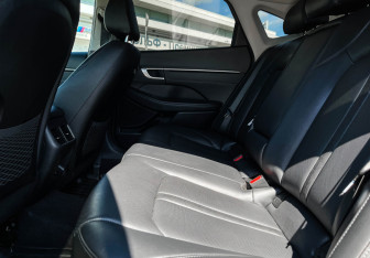 Подержанный автомобиль Hyundai Sonata 2020 года (10 фото)