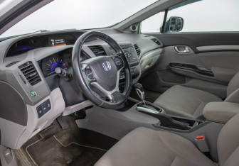 Подержанный автомобиль Honda Civic Sedan 2012 года (10 фото)