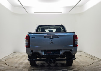 Подержанный автомобиль Mitsubishi L200 2021 года (6 фото)