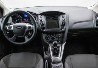 Подержанный автомобиль Ford Focus Sedan 2014 года (13 фото)