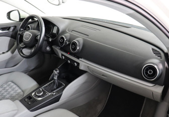Подержанный автомобиль Audi A3 Sedan 2015 года (8 фото)