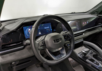 Подержанный автомобиль Geely Monjaro 2024 года (13 фото)