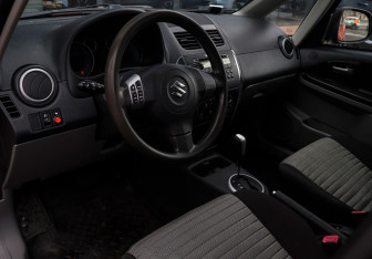 Подержанный автомобиль Suzuki SX4 Hatchback 2012 года (11 фото)