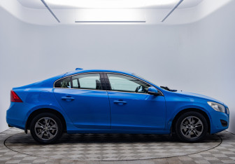 Подержанный автомобиль Volvo S60 2012 года (4 фото)