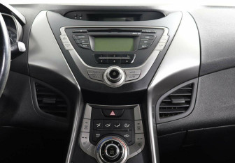 Подержанный автомобиль Hyundai Elantra Sedan 2013 года (8 фото)