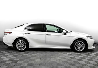 Подержанный автомобиль Toyota Camry Sedan 2019 года (4 фото)