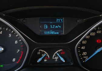 Подержанный автомобиль Ford Focus Hatchback 2013 года (16 фото)