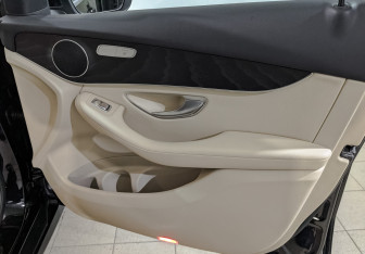 Подержанный автомобиль Mercedes-Benz GLC Coupe 2021 года (24 фото)