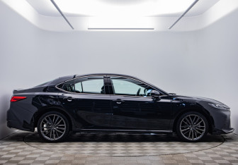 Подержанный автомобиль Toyota Camry Sedan 2025 года (4 фото)