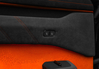 Подержанный автомобиль Zeekr 001 2024 года (14 фото)