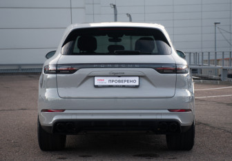 Подержанный автомобиль Porsche Cayenne 2023 года (6 фото)