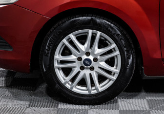 Подержанный автомобиль Ford Focus Hatchback 2008 года (15 фото)