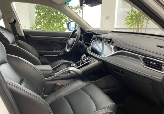 Подержанный автомобиль Geely Atlas Pro 2023 года (10 фото)